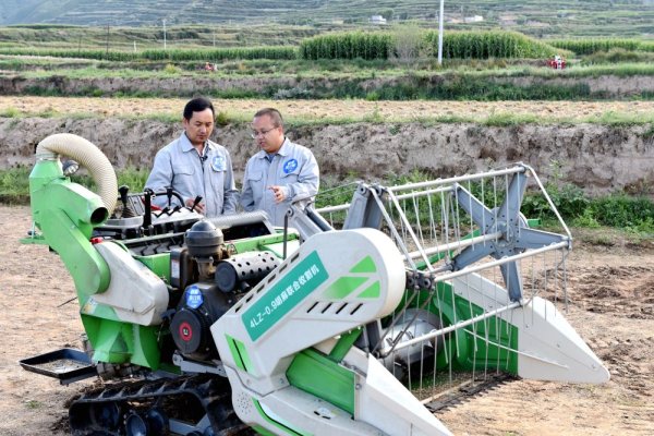天载配资  麦浪伴青春——农田里的青年“发明家”