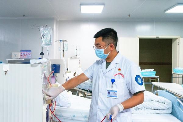 盈鑫惠 重庆綦江：护理队伍中的“他”力量